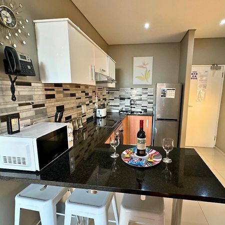 Infinity - Stunning 1 Bedroom Apartment With Sea & Mountain Views 블루버그스트랜드 외부 사진