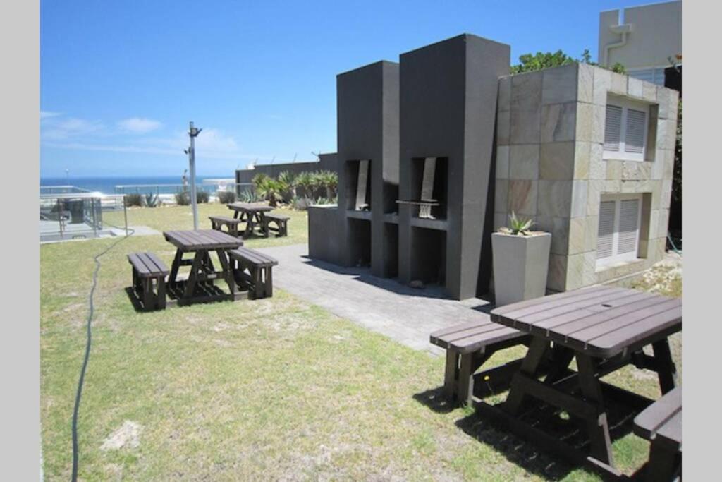 Infinity - Stunning 1 Bedroom Apartment With Sea & Mountain Views 블루버그스트랜드 외부 사진
