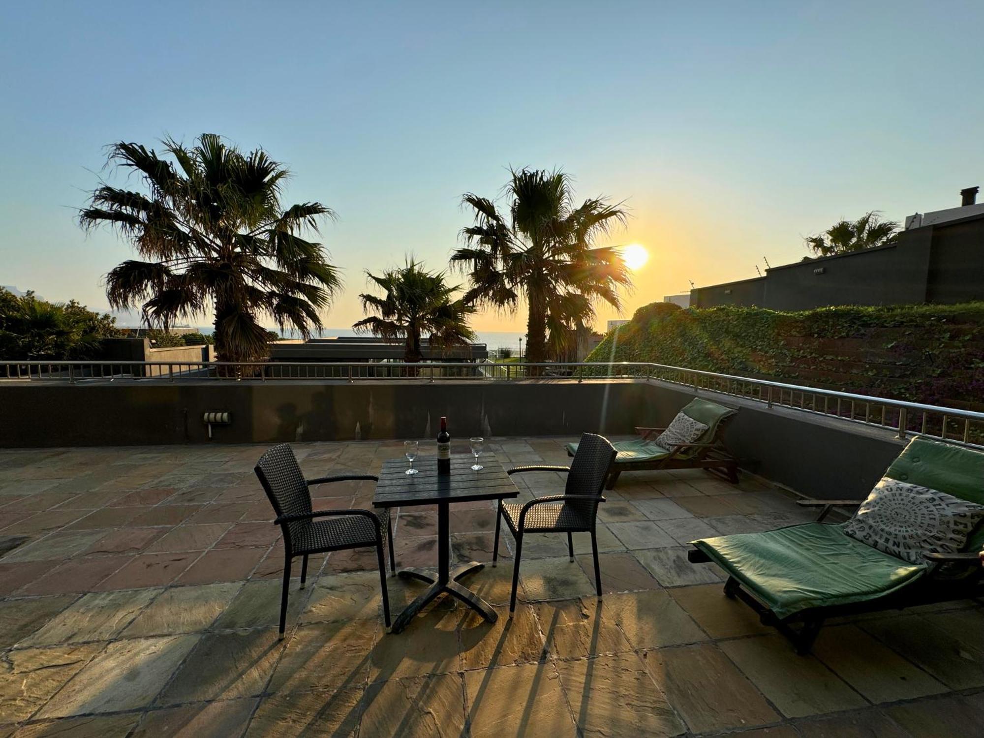 Infinity - Stunning 1 Bedroom Apartment With Sea & Mountain Views 블루버그스트랜드 외부 사진