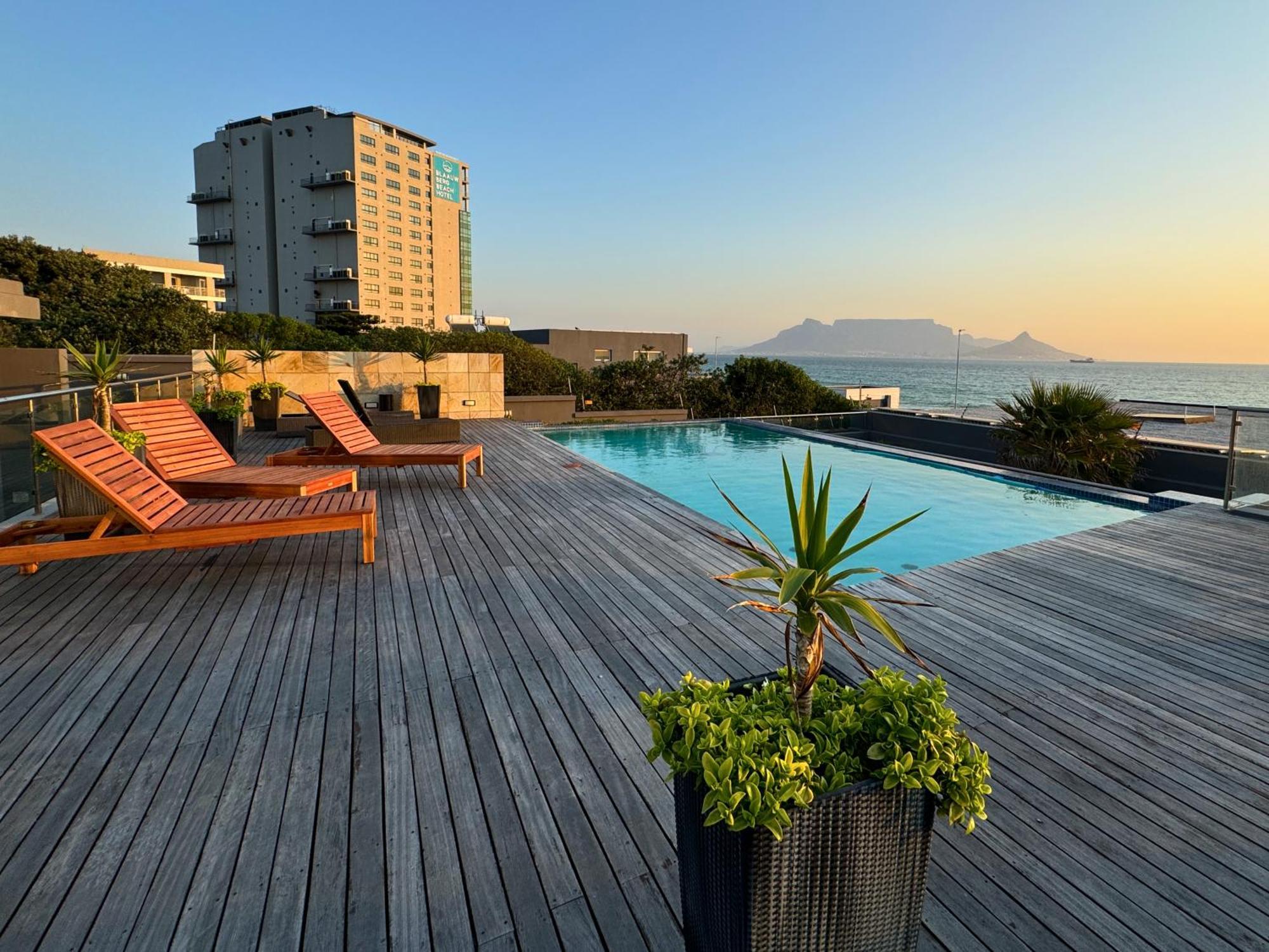 Infinity - Stunning 1 Bedroom Apartment With Sea & Mountain Views 블루버그스트랜드 외부 사진